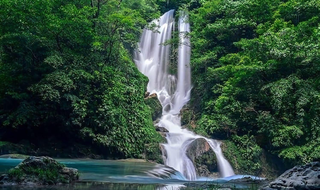 Air Terjun Lokomboro