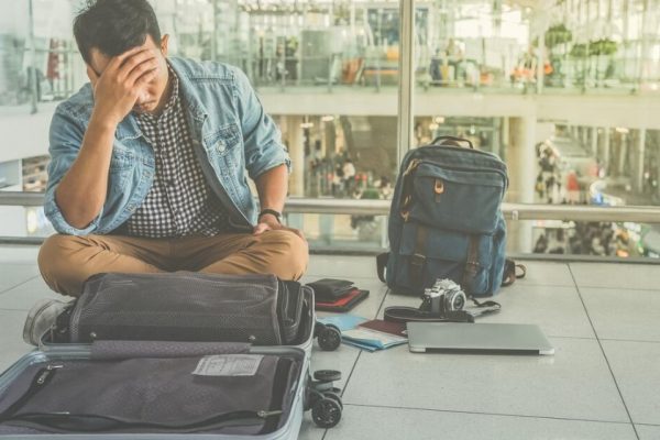 Menghadapi Situasi Darurat Saat Traveling Sendiri