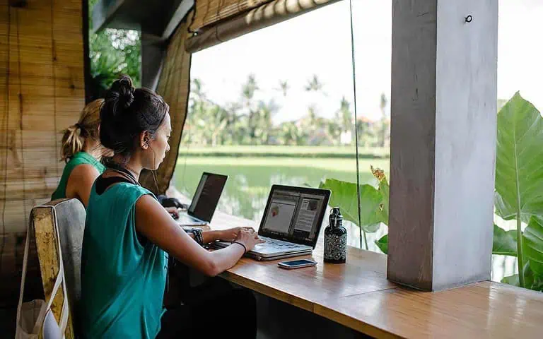 Digital Nomad Bali Lombok 2025: Hub Kerja Remote Gen Z Indonesia yang Sedang Berkembang Pesat