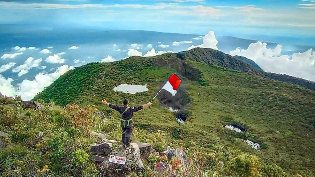 Eco Trail Hiking Nusantara: 5 Destinasi Hidden Gems yang Wajib Dicoba Gen Z 2025
