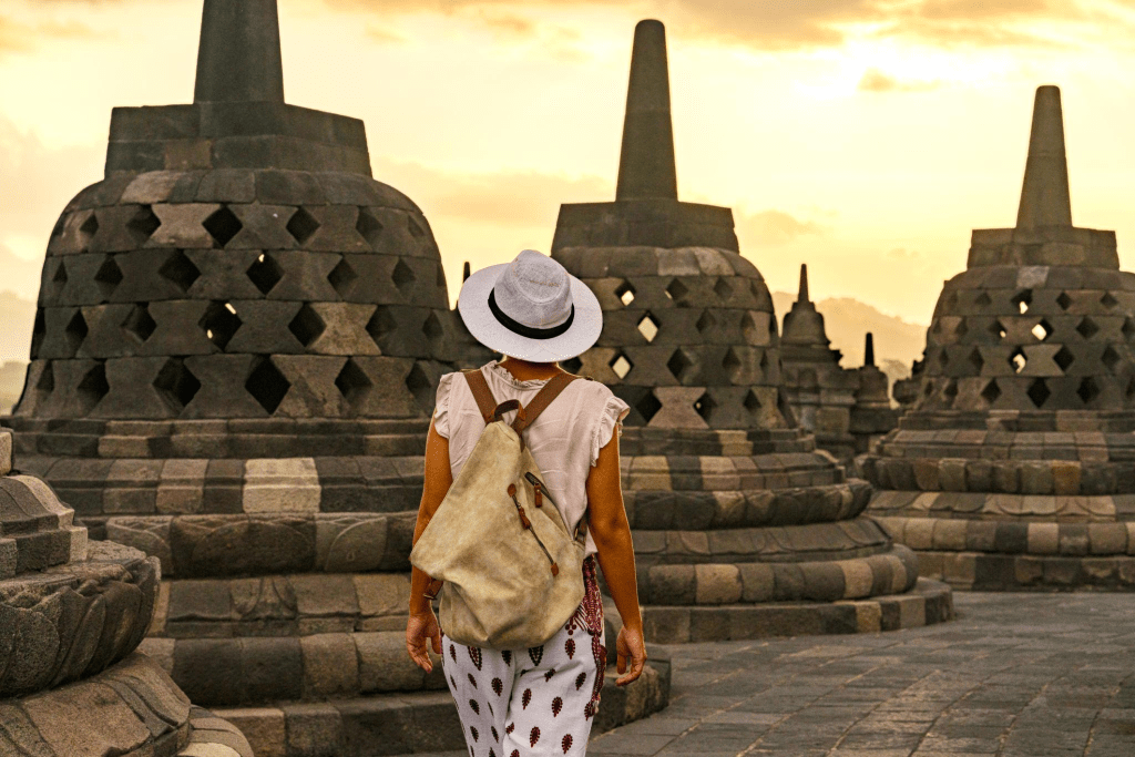 Berani Solo Traveling Perempuan Indonesia 2026, 7 Destinasi Paling Aman