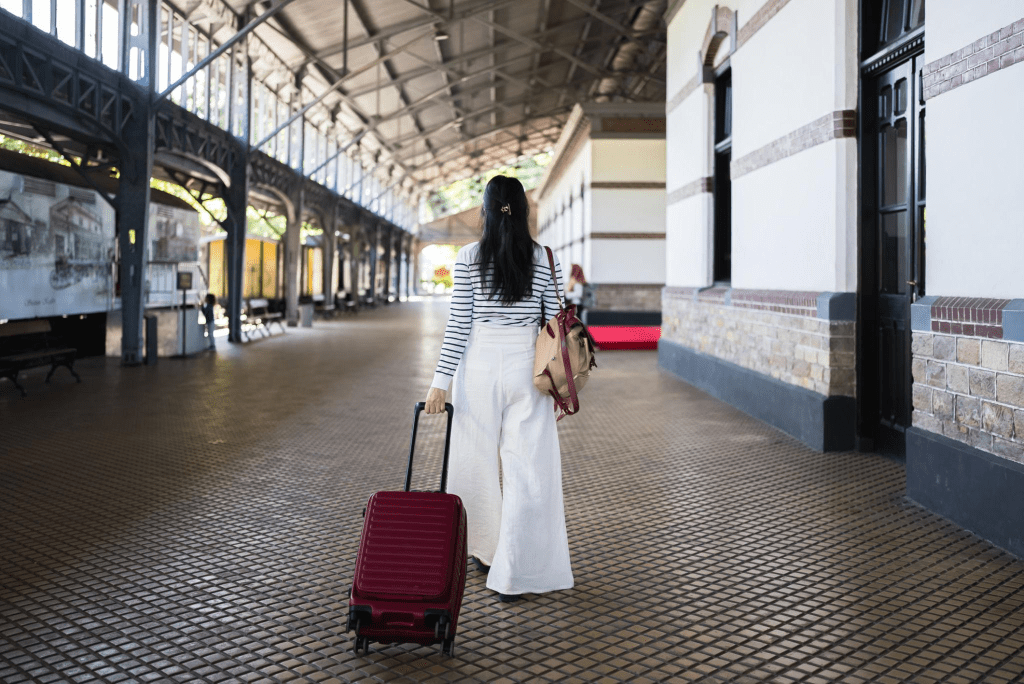 Berani Solo Traveling Perempuan Indonesia 2026, 7 Destinasi Paling Aman